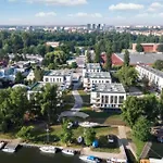 Art Marina Nad Rzeka Z Bezplatnym Parkingiem